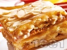 Рецепта Домашна бисквитена торта с орехи и стафиди